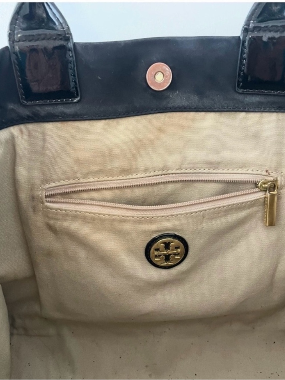 TORY BURCH ELLA TOTE
•BLACK LOGO
•SHOULDER PURSE
•NYLON PATENT TRIM - Picture 5 of 7